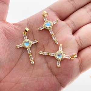 Minimalistiskt CZ-korshänge 18K guldpläterad baguetteberlock glittrande religiösa smyckeskomponent