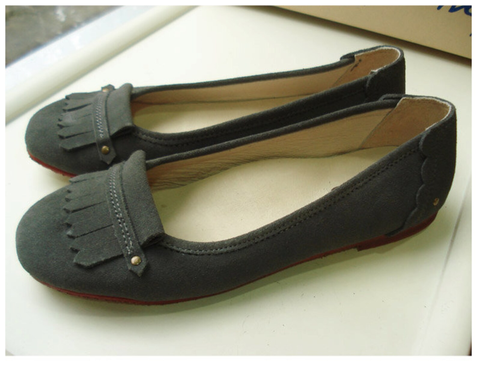 dolly dust, suede ballet flat shoes come with arch suppert , very soft and comfortable