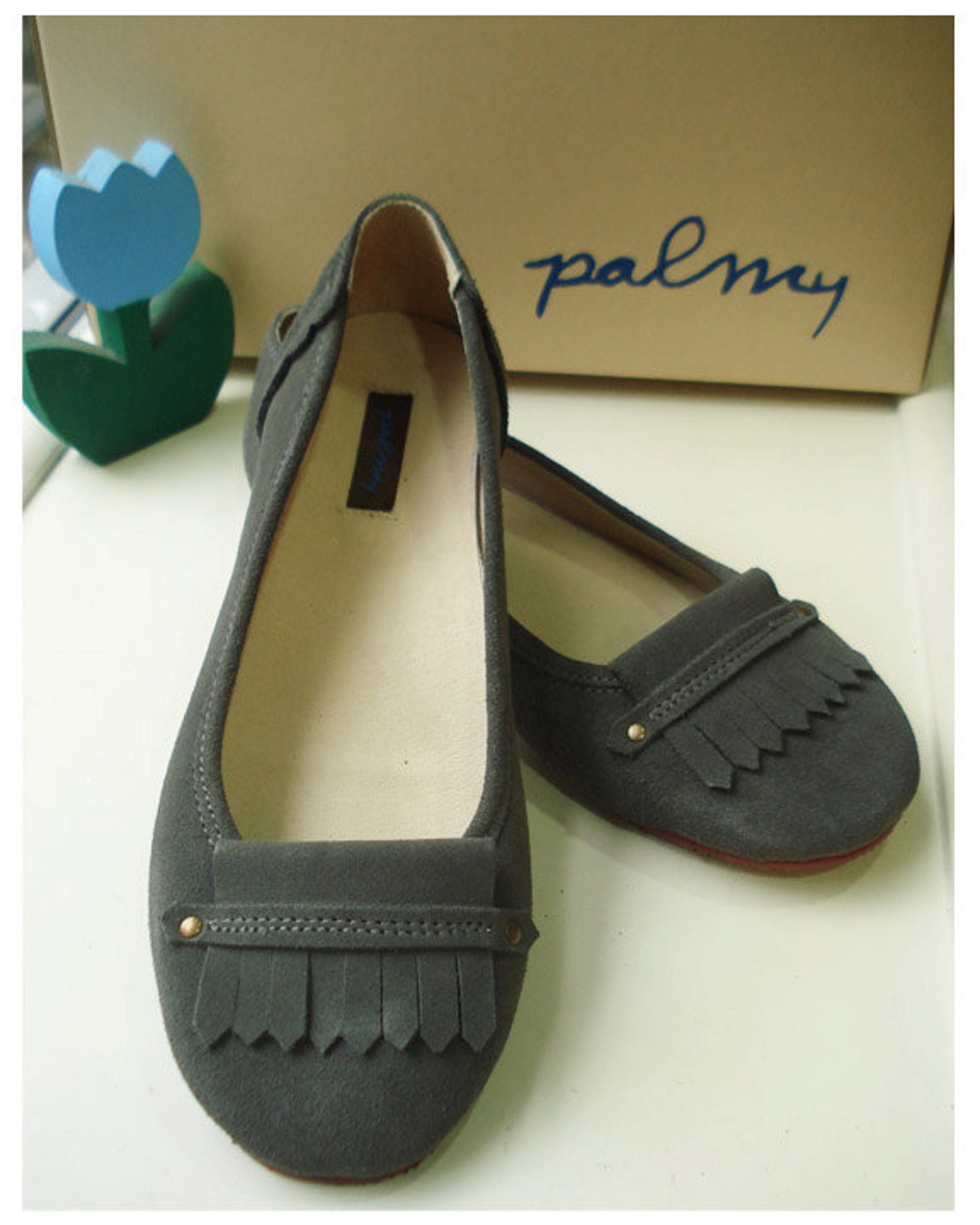 dolly dust, suede ballet flat shoes come with arch suppert , very soft and comfortable