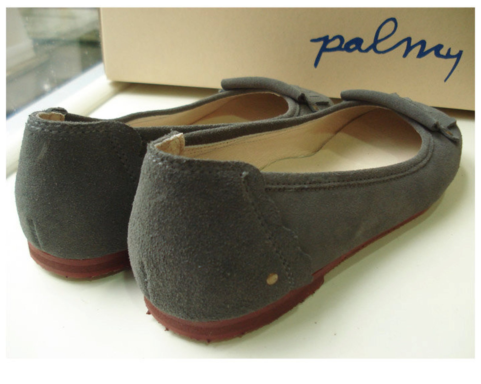 dolly dust, suede ballet flat shoes come with arch suppert , very soft and comfortable