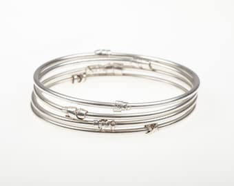 Sterling Silber Armreif mit Silber Twists, stapelbares Armband, handgemachter Silber Armreif, stapelbare Armbänder