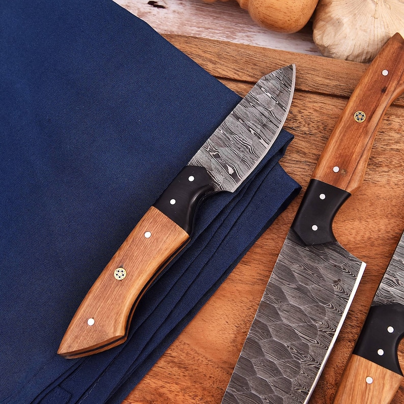 Chef Knives 5 Pcs, Damascus Knife Set, Personalised Chef Set, Kitchen Knives with Leather Roll, Professional Cooking Knives, Custom Chef Knife Set, Hand-Forged Knives, Kitchen Knife Gift Set, Damascus Steel Blades,Anniversary Gift, Culinary Knife Set