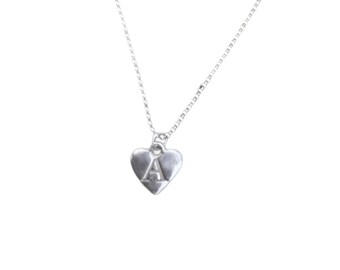 Pendentif lettre initiale coeur en argent sterling estampée à la main A avec chaîne boule en argent sterling