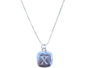 Pendentif lettre initiale carrée en argent sterling X estampée à la main avec chaîne boule en argent sterling