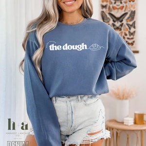 Mama Makes the Dough Comfort Colors ® Sweatshirt, Sourdough Bread Baker T-Shirt, Bakery Mom Gift, Cute Bread Graphic Tee, Funny Sourdough