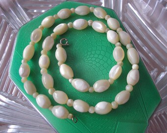 Vintage 1930s MOTHER OF PEARL Necklace, Art Deco Mother Of Pearl Choker, Single Strand Beads, Ivory Beaded Necklace, Art Deco Bridal Jewelry