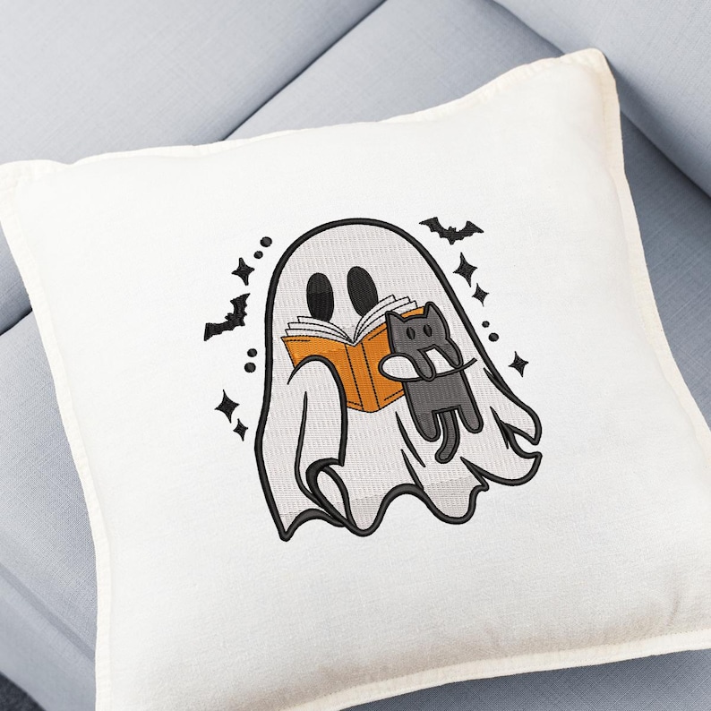 Diseño de bordado de fantasma lector sosteniendo un gato, lindo fantasma lector de Halloween, patrón de puntada para amantes de los libros (descarga instantánea) imagen 6