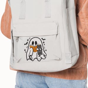 Diseño de bordado de fantasma lector sosteniendo un gato, lindo fantasma lector de Halloween, patrón de puntada para amantes de los libros (descarga instantánea) imagen 5