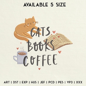 Op de afbeelding: Een borduurontwerp met een oranje kat, een boek en een kopje koffie. De woorden "CATS BOOKS COFFEE" zijn geschreven in een speels lettertype. De tekst "AVAILABLE 5 SIZE" staat bovenaan. Kleine rode hartjes zijn in het ontwerp verwerkt.