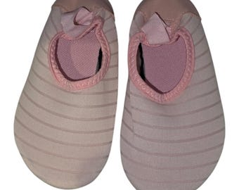 Robeez Toddler Aquatic Water Shoes Size 8 (2.5 Years)