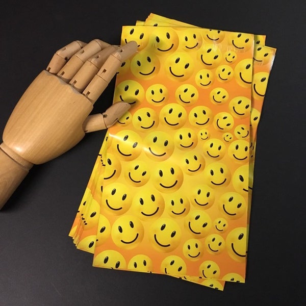 Poly Mailers, SMILEY FACES (6x9) . Happy Shipping Envelopes Flat Designer Bag Plastic Tear Proof Self Adhesive Waterproof Lightweight