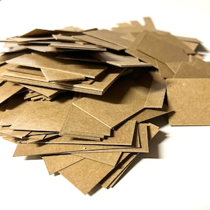 SAC À SAISIR - Pièces en carton aggloméré kraft (vierges) Cartes Signets Tags Tailles aléatoires Fournitures artistiques Fournitures pour peinture Liquidation Destash Journalisation des déchets indésirables