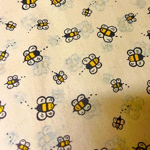 Hummeln Tissue Wrap - Bienen auf Kraft Druck 15x20 oder 20x30 Verpackung Geschenkverpackung Geschenkpapier umweltfreundlich summendes Insekt schwarz gelb niedlich