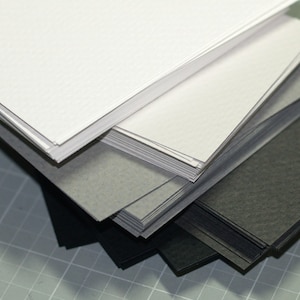 50 ATC / ACEO Rohlinge - Strathmore Grey Scale Kunstkarten Künstlerbedarf Säurefrei Leinen Textur Schwarz Weiß Grau Monochrome Zeichnung