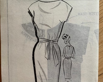 size 14 Vintage Patt-O-Rama 8282 /'wiggle/' dress with v-detailed bodice
