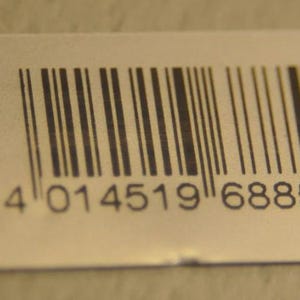 May include: A rectangular, off-white tag with a barcode and the number "4 014519 688532" printed in black. The tag has a cutout on one end and a small square hole on the other.