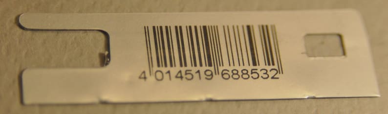 May include: A rectangular, off-white tag with a barcode and the number "4 014519 688532" printed in black. The tag has a cutout on one end and a small square hole on the other.