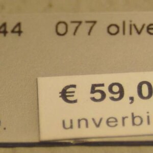 May include: A silver-colored metal tag with the numbers "1231944" and "077 olives. EF" printed on it. A white sticker with the price "&euro; 59,00" is attached. The word "unverb." is printed on the tag.