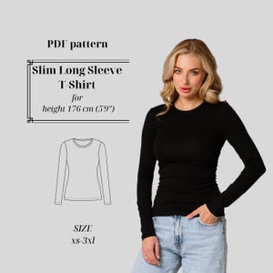 Puede incluir: Una mujer con una camiseta negra de manga larga y vaqueros azules. La imagen incluye un patrón PDF con el texto "Slim Long Sleeve T-Shirt for height 176 cm (5'9")" y "SIZE xs-3xl".