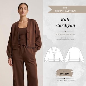 Può includere: Un cartamodello PDF per un cardigan in maglia, che mostra un cardigan marrone con scollo a V e bottoni, pantaloni marroni abbinati e un disegno tecnico del capo. Il testo include PDF SEWING PATTERN, Knit Cardigan, 168 CM / 5'6" e XS-3XL.