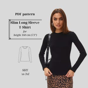 Puede incluir: Una mujer con una camiseta negra de manga larga y corte ajustado. La imagen incluye el texto "PDF pattern", "Slim Long Sleeve T-Shirt for height 160 cm (5'3")" y "SIZE xs-3xl".