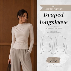 Könnte beinhalten: Ein PDF-Schnittmuster für ein Langarmshirt mit drapiertem Ausschnitt. Das Bild zeigt das fertige Kleidungsstück in Beige, technische Strichzeichnungen von Vorder- und Rückseite sowie Text, darunter "Draped longsleeve" und "XS-3XL".