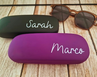 Personalized hard-shell glasses case with name – gift for mom, dad, grandma, grandpa – individually lettered with vinyl film