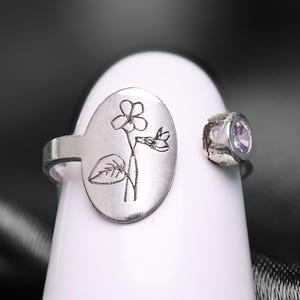 Custom Birthstone Flower Ring, Dainty Gold or Silver Birth Month Band, Floral Ring for Women, Unique Family Jewelry, Meaningful Gift for Mom