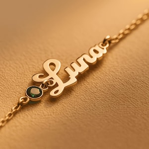 Pulsera de gemas y letras conscientes, joyería bohemia intencional con significado, amuleto de piedra curativa para mujeres espirituales, delicada pulsera monograma