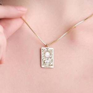 Personalisierte Tarot Halskette für Mama - Personalisierte Halskette mit Gravur, Mond und Sonne Schmuck, Einzigartiges Muttertagsgeschenk, Handgemachte Halskette, Gold Anhänger
