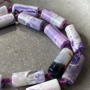 Agate Cylindrical Beads, Choose Half Strand or Full, Dyed Agate white lavender tube beads, immagine 1