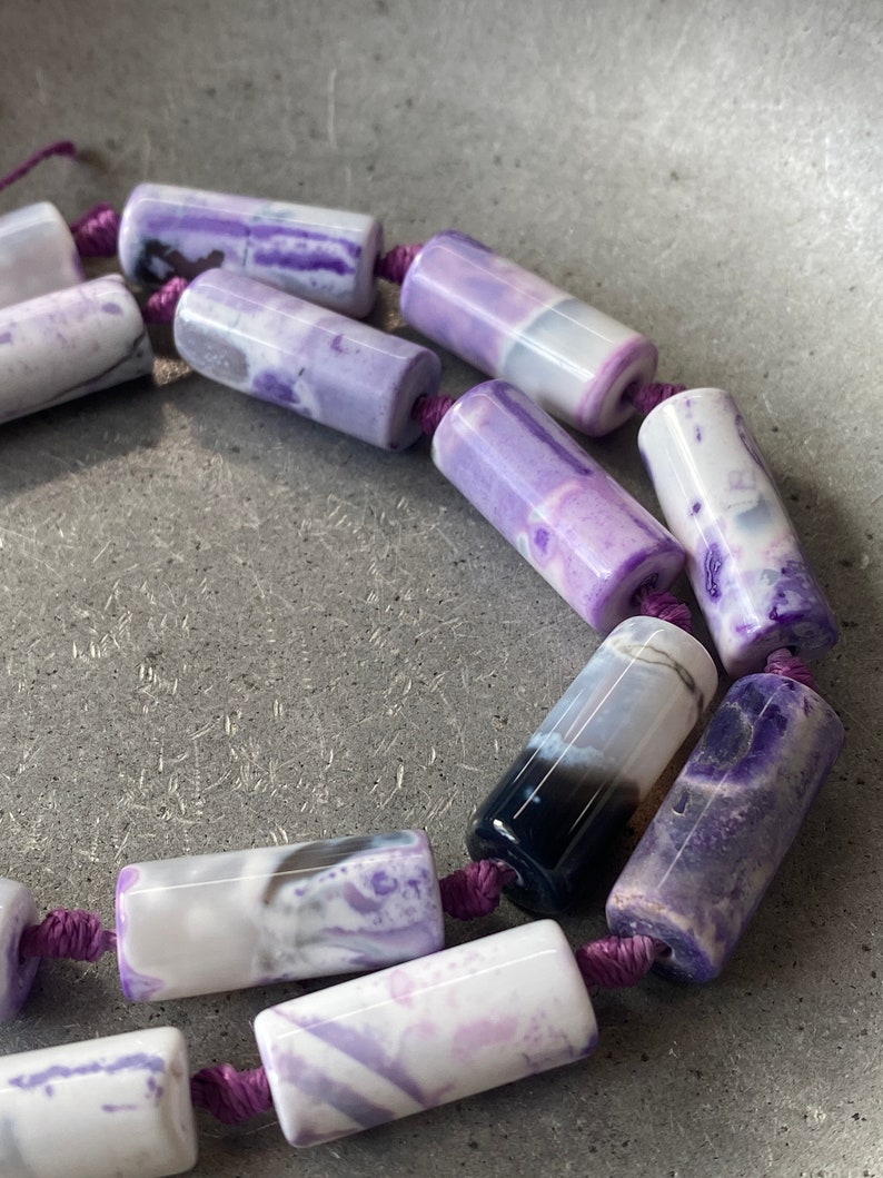 Agate Cylindrical Beads, Choose Half Strand or Full, Dyed Agate white lavender tube beads, immagine 1