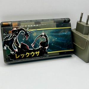 Nintendo DS Lite Clear Black – Rayquaza Gold Star Anpassad Pokémon-utgåva