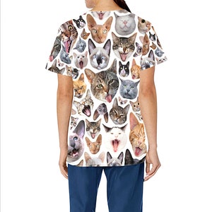 Cat Design Medical Scrub Top Verpleegkundige Dierenarts Verloskundige Tandheelkundig Uniform Polyester scrubs met V-hals en diepe zakken XS 4XL afbeelding 3