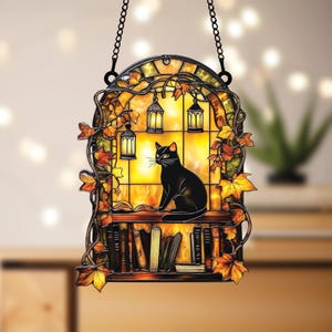 黒猫のアクリル製サンキャッチャー 心地よい秋の窓辺に 本とランタン付き フェイクステンドグラス吊り下げアート 猫好きの方や本好きの方へのインテリアに