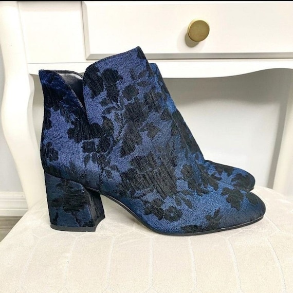 VINCE CAMUTO Floral Tapestry Ankle 