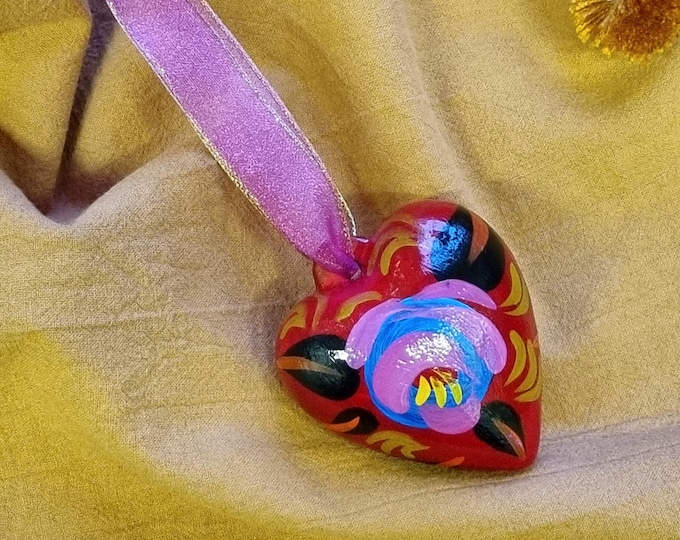 Hand-painted ceramic bauble traditional floral Christmas tree love heart decorations