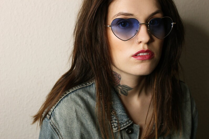 10/% OFF Reduced 70/'s 90/'s style blue ombre fade heart shaped sunglasses with gold frames