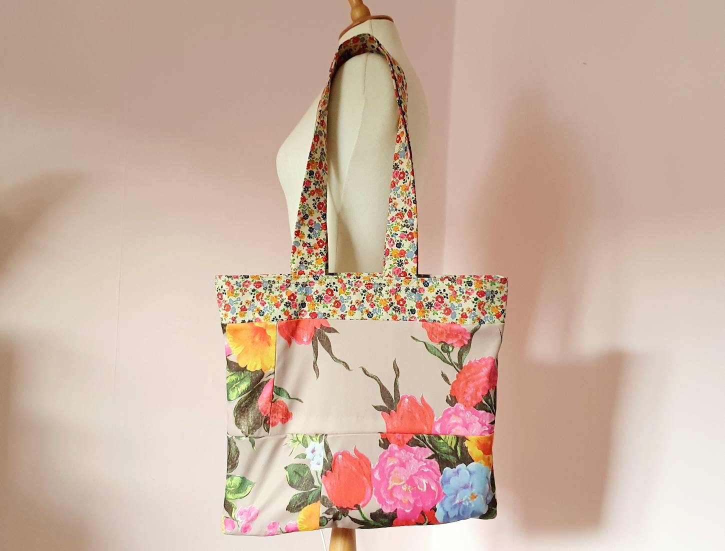 70s fashion: flowers, disco music and style - JNH Bags