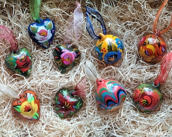 Hand-painted ceramic bauble traditional floral Christmas tree love heart decorations