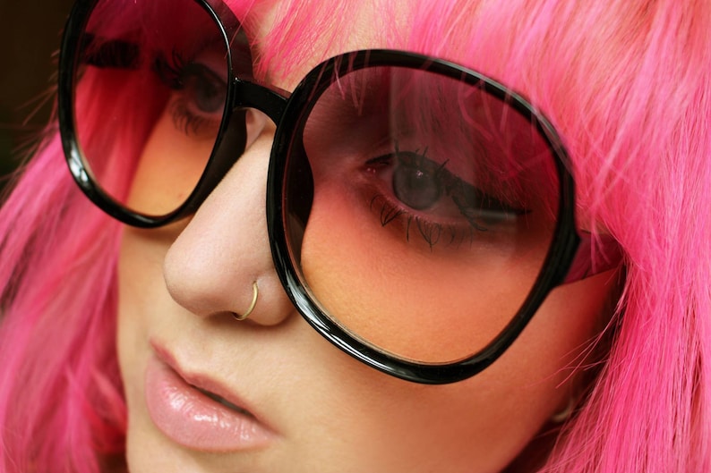 Oversized 70s sunglasses Black frames & retro 80s tinted ombre lenses FARAH image 3