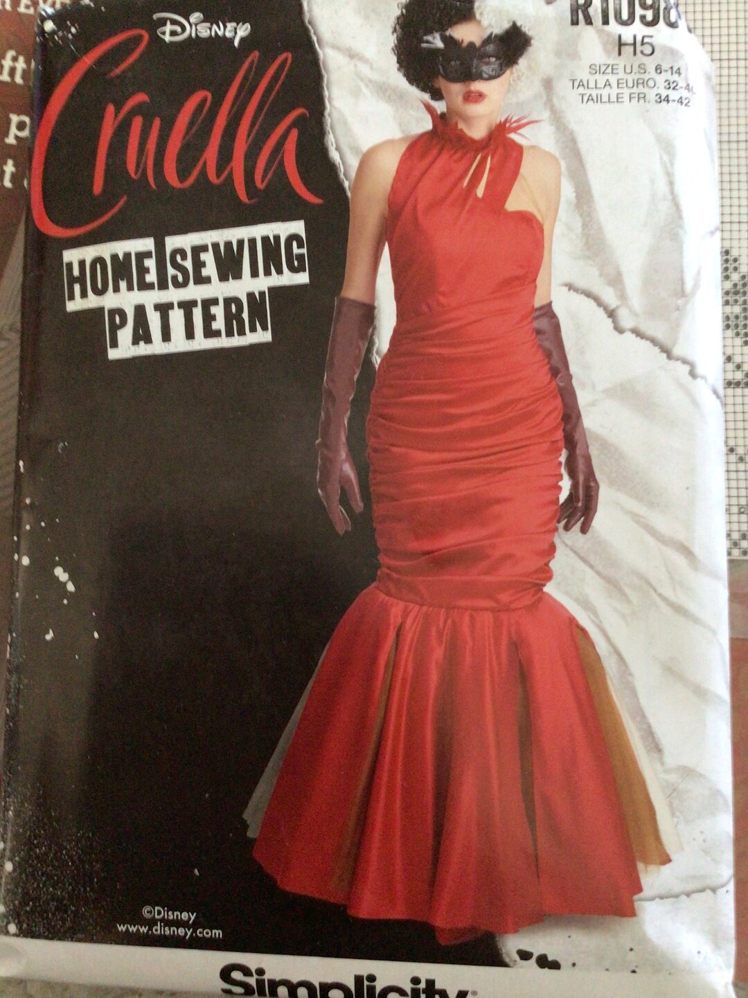 Simplicity R10981, Uncut Sewing Pattern, Disney Cruella Costume