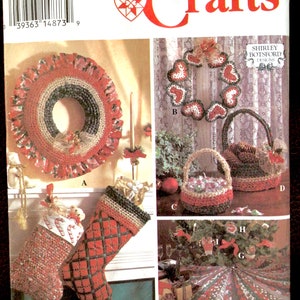 Simplicity 8770, Uncut Vintage Craft Pattern, Christmas Decor, Wreath, Tree Skirt, Stockings, Baskets, 1993