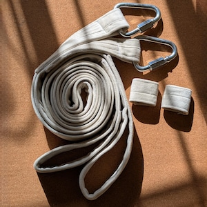 High-Quality Aerial Straps with Velvet Covers, Wrist Lockers, and Carabiners for Aerial Dance