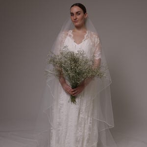 Elegant Two-Tier Drop Veil with Pencil Edge – Sheer & Minimalist Bridal Look