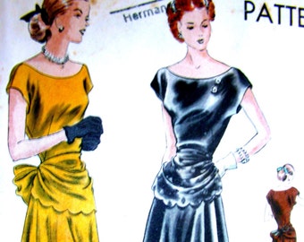 SALE: UNCUT *  Vintage Vogue Pattern 6264 - BEAUTIFUL Evening Cocktail Dress w/ Scalloped Peplum * Size 14 Bust 32