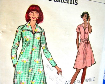 UNCUT Vogue Pattern 8607 -  Vintage 1970's  - Misses' Tent Shaped Robe in Two Lengths /  size 16, bust 38 / Sewing Pattern