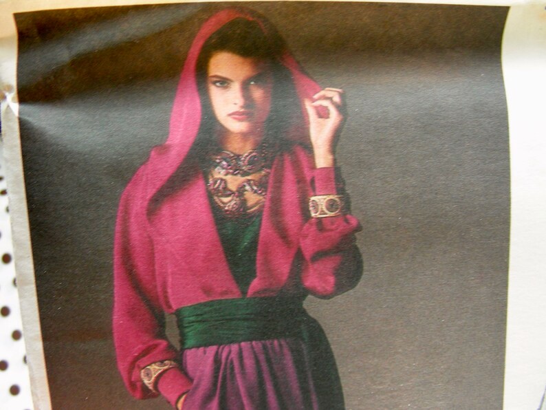UNCUT NINA RICCI Designer Vogue Pattern 1721 Beautiful Evening Length Skirt Wrap Blouse Hoodie Top /& Sash Size 14 bust 36