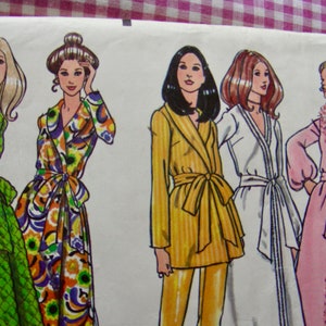 1970s Vogue 7921 Wrap Robe Sewing Pattern: A-Line, Three Lengths, Size 8-10