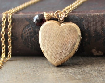 January Birthstone Locket Necklace, Gold Heart Locket Pendant, Gold Locket, Gold Photo Locket, Vintage Jewelry, Garnet Locket, Push Present